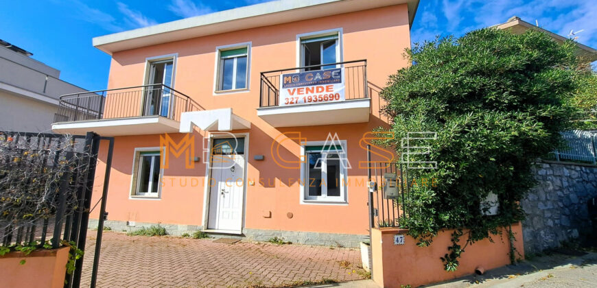 Villa in vendita in Villaggio Iris s.n.c