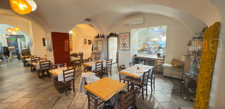 Opportunità Unica Attività nel Cuore del Porto di Imperia – Cessione Quote Ristorante Storico