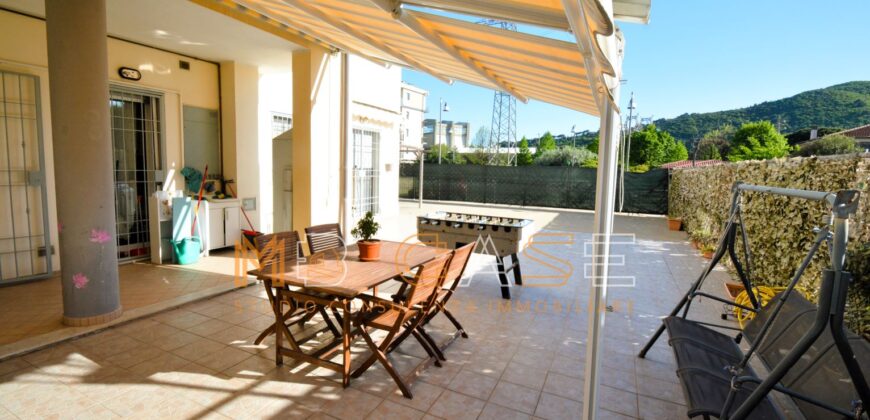 Grazioso TRILOCALE con CORTE PRIVATA150mq – Albenga