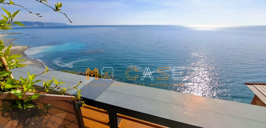 Prestigioso Attico con Vista Mare – Castello Borelli, Borghetto Santo Spirito