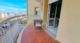 PLURILOCALE con DOPPI Servizi, Terrazza Visa Mare e Ampio BOX- 600 Mt. Mare