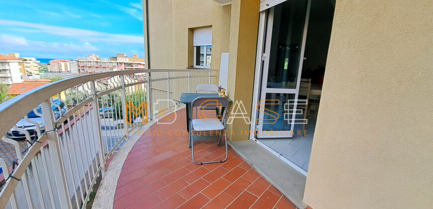 PLURILOCALE con DOPPI Servizi, Terrazza Visa Mare e Ampio BOX- 600 Mt. Mare