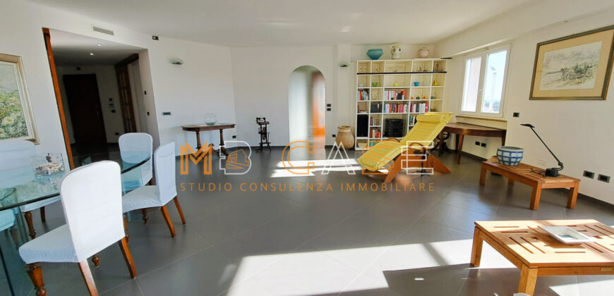1 VENDITA ESCLUSIVO APPARTAMENTO-ATTICO CON BOX AUTO- Albenga, Zona Residenziale