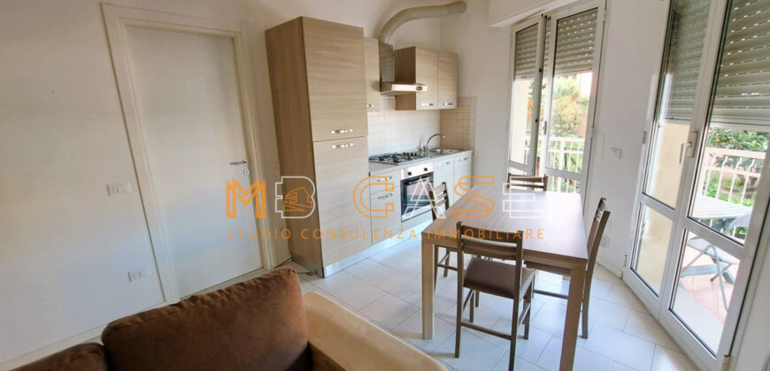 PLURILOCALE con DOPPI Servizi, Terrazza Visa Mare e Ampio BOX- 600 Mt. Mare
