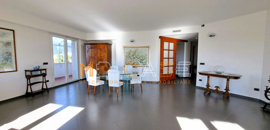 1 VENDITA ESCLUSIVO APPARTAMENTO-ATTICO CON BOX AUTO- Albenga, Zona Residenziale