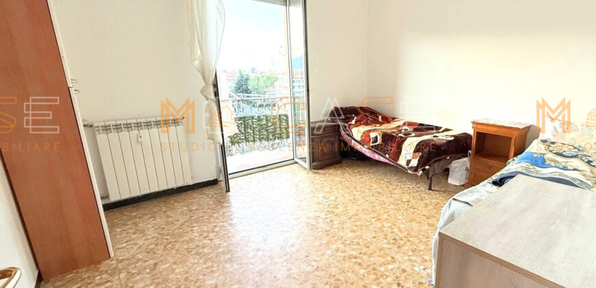 Opportunità Trilocale all’Ultimo Piano in Centro ad Albenga