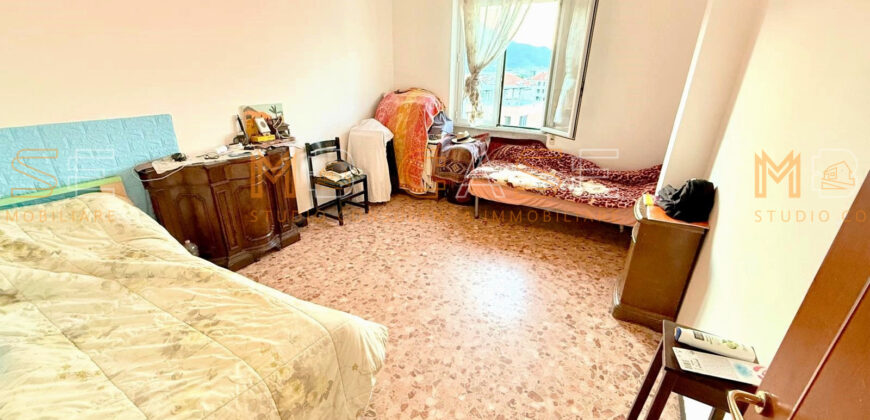 Opportunità Trilocale all’Ultimo Piano in Centro ad Albenga