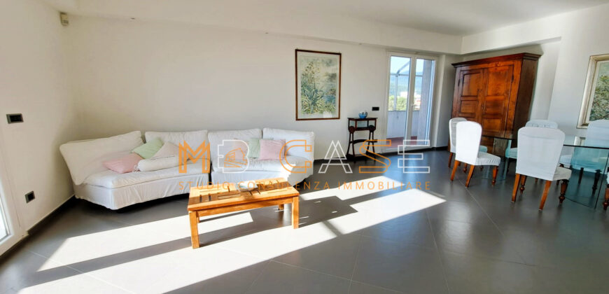 1 VENDITA ESCLUSIVO APPARTAMENTO-ATTICO CON BOX AUTO- Albenga, Zona Residenziale