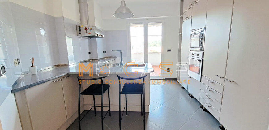 1 VENDITA ESCLUSIVO APPARTAMENTO-ATTICO CON BOX AUTO- Albenga, Zona Residenziale