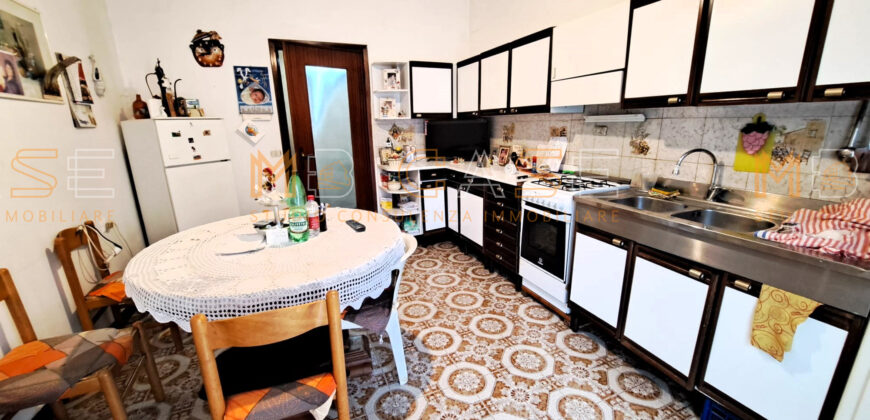 APPARTAMENTO QUADRILOCALE DA RISTRUTTURARE