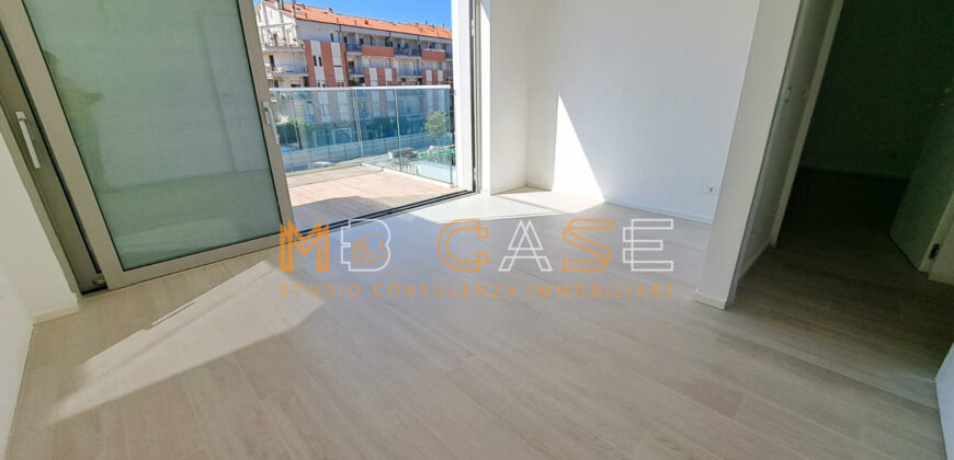 PRESTIGIOSO TRILOCALE DUPLEX NUOVO con PISCINA