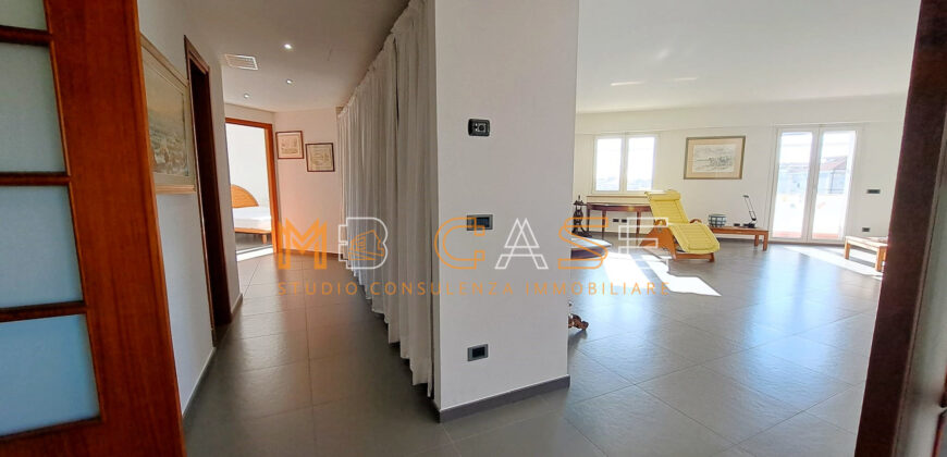 1 VENDITA ESCLUSIVO APPARTAMENTO-ATTICO CON BOX AUTO- Albenga, Zona Residenziale