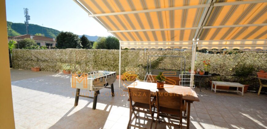 Grazioso TRILOCALE con CORTE PRIVATA150mq – Albenga