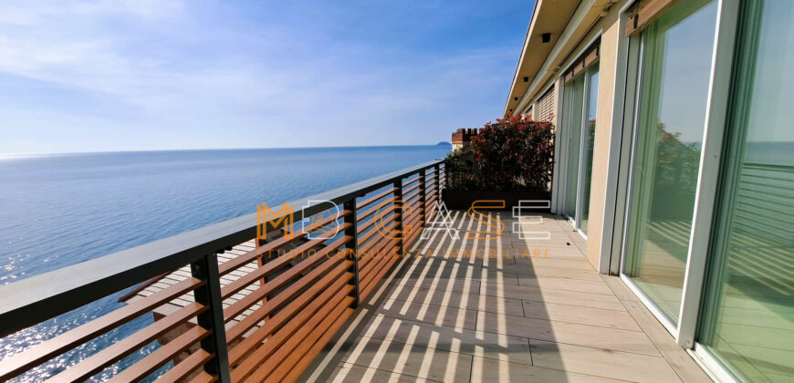 Prestigioso Attico con Vista Mare – Castello Borelli, Borghetto Santo Spirito