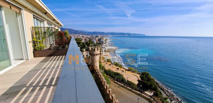 Prestigioso Attico con Vista Mare – Castello Borelli, Borghetto Santo Spirito