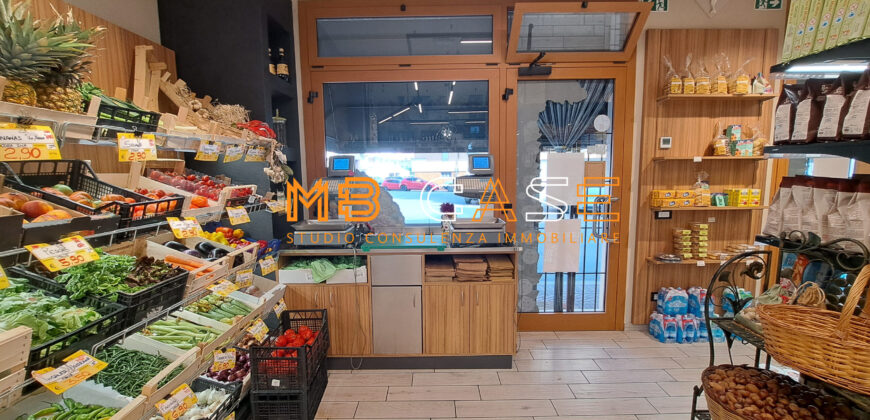 OPPORTUNITA’- CEDESI ATTIVITÀ COMMERCIALE – MINIMARKET E GASTRONOMIA IN POSIZIONE STRATEGICA