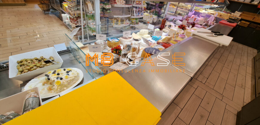 OPPORTUNITA’- CEDESI ATTIVITÀ COMMERCIALE – MINIMARKET E GASTRONOMIA IN POSIZIONE STRATEGICA