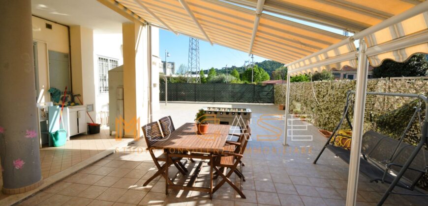 Grazioso TRILOCALE con CORTE PRIVATA150mq – Albenga