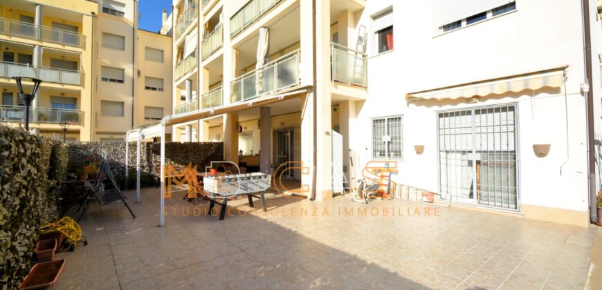 Grazioso TRILOCALE con CORTE PRIVATA150mq – Albenga