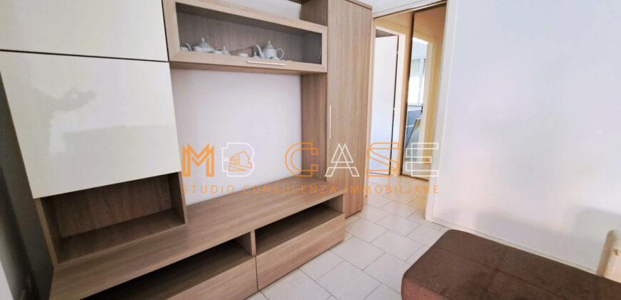 PLURILOCALE con DOPPI Servizi, Terrazza Visa Mare e Ampio BOX- 600 Mt. Mare