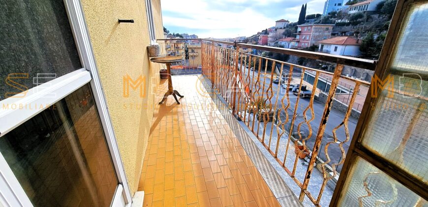 APPARTAMENTO QUADRILOCALE DA RISTRUTTURARE