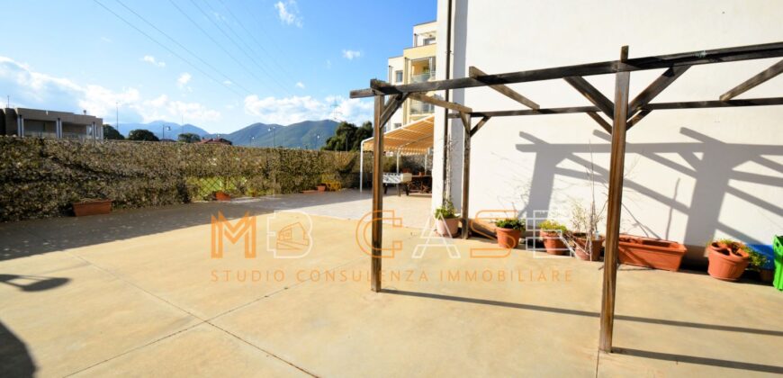Grazioso TRILOCALE con CORTE PRIVATA150mq – Albenga