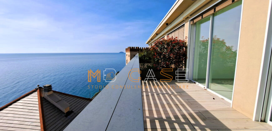 Prestigioso Attico con Vista Mare – Castello Borelli, Borghetto Santo Spirito
