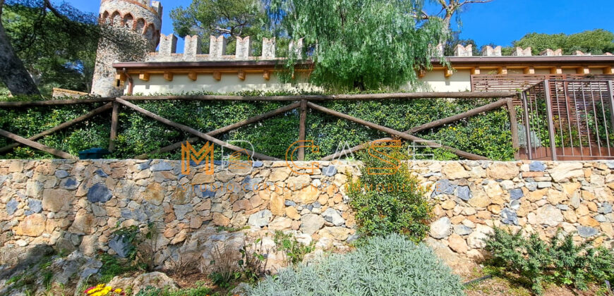 BILOCALE SEMINDIPENDENTE CON GIARDINO CLASSE A4