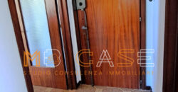 🌿 A SOLI 700 METRI DAL MARE – BILOCALE ANGOLARE CON TERRAZZA E POSTO AUTO