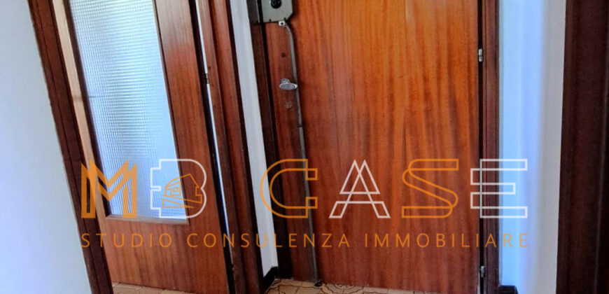 🌿 A SOLI 700 METRI DAL MARE – BILOCALE ANGOLARE CON TERRAZZA E POSTO AUTO