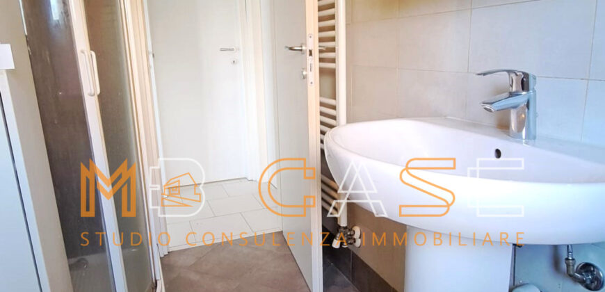 PLURILOCALE con DOPPI Servizi, Terrazza Visa Mare e Ampio BOX- 600 Mt. Mare