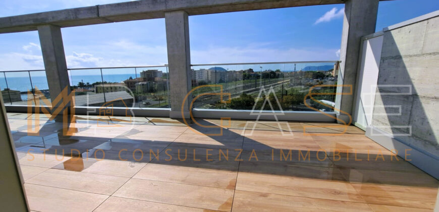 Attico Nuovo Vista Mare – Classe A+++, Terrazzo, Solarium e Box – Albenga