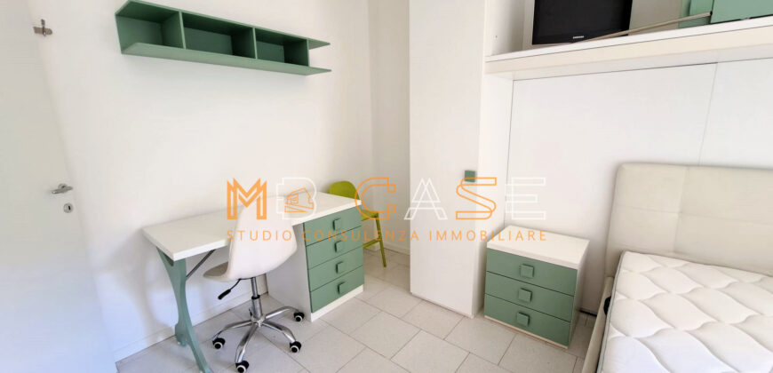 PLURILOCALE con DOPPI Servizi, Terrazza Visa Mare e Ampio BOX- 600 Mt. Mare