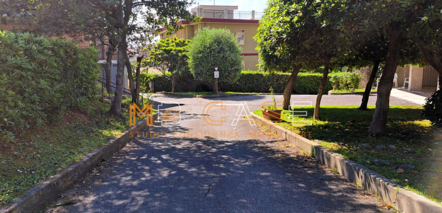 🌿 A SOLI 700 METRI DAL MARE – BILOCALE ANGOLARE CON TERRAZZA E POSTO AUTO