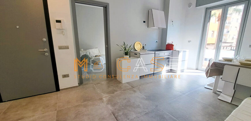 TRILOCALE RISTRUTTURATO 50 MT. MARE