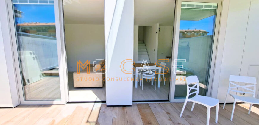PRESTIGIOSO TRILOCALE DUPLEX NUOVO ARREDATO con PISCINA