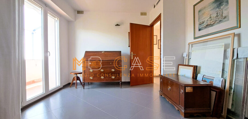 1 VENDITA ESCLUSIVO APPARTAMENTO-ATTICO CON BOX AUTO- Albenga, Zona Residenziale