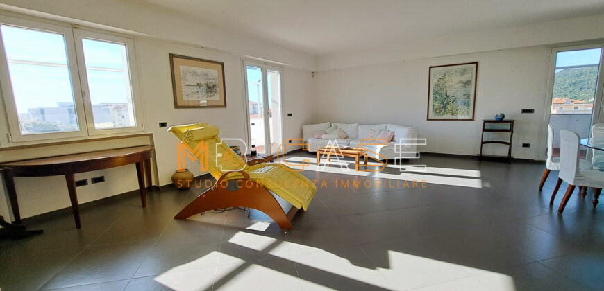 1 VENDITA ESCLUSIVO APPARTAMENTO-ATTICO CON BOX AUTO- Albenga, Zona Residenziale
