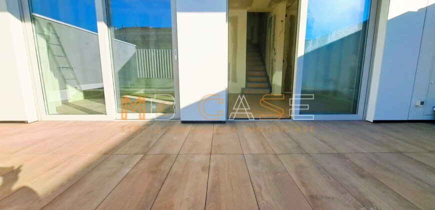PRESTIGIOSO TRILOCALE DUPLEX NUOVO con PISCINA