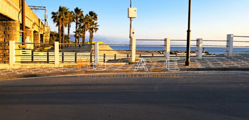 SPLENDIDO BILOCALE RISTRUTTURATO ed ARREDATO 50mt MARE