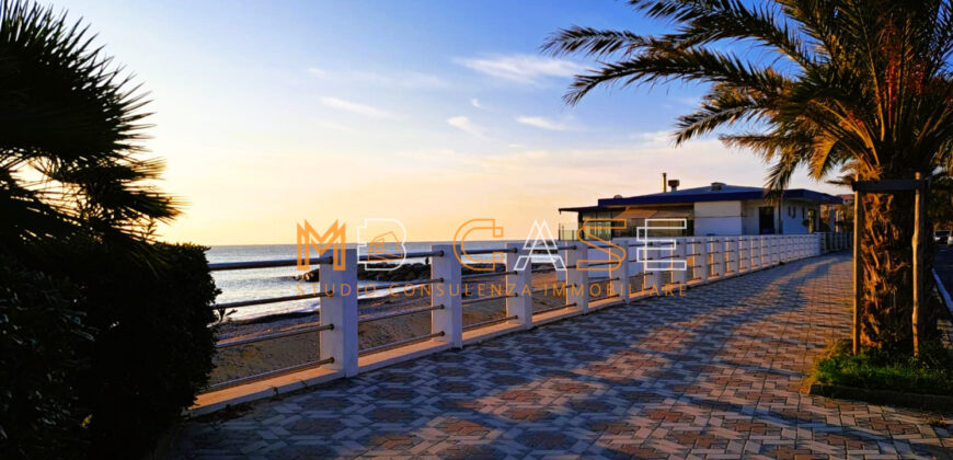 SPLENDIDO BILOCALE RISTRUTTURATO ed ARREDATO 50mt MARE