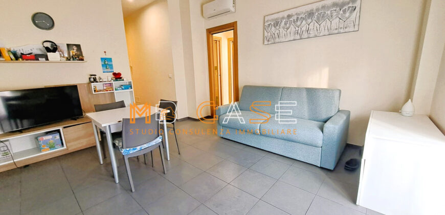 SPLENDIDO BILOCALE RISTRUTTURATO ed ARREDATO 50mt MARE