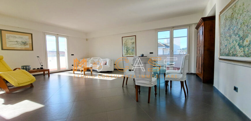 1 VENDITA ESCLUSIVO APPARTAMENTO-ATTICO CON BOX AUTO- Albenga, Zona Residenziale
