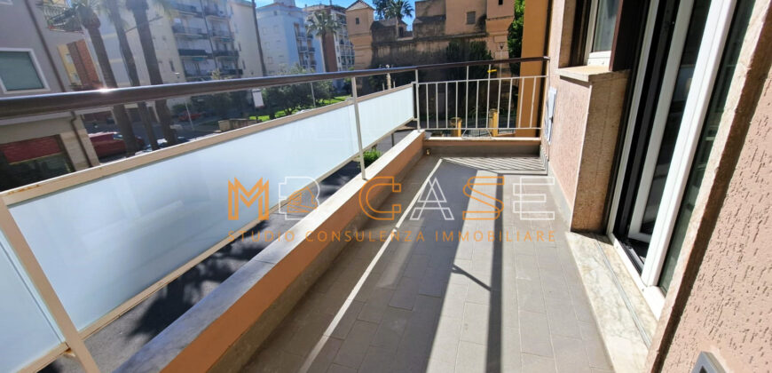 TRILOCALE RISTRUTTURATO 50 MT. MARE