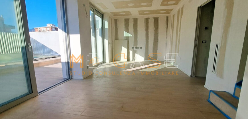 PRESTIGIOSO TRILOCALE DUPLEX NUOVO con PISCINA
