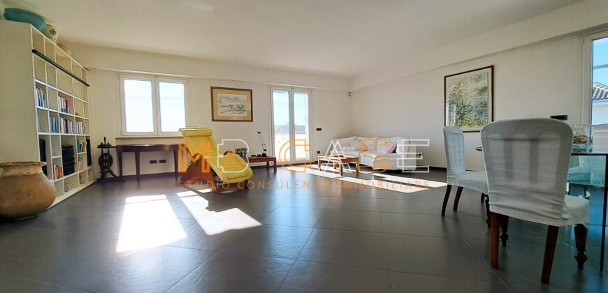 1 VENDITA ESCLUSIVO APPARTAMENTO-ATTICO CON BOX AUTO- Albenga, Zona Residenziale