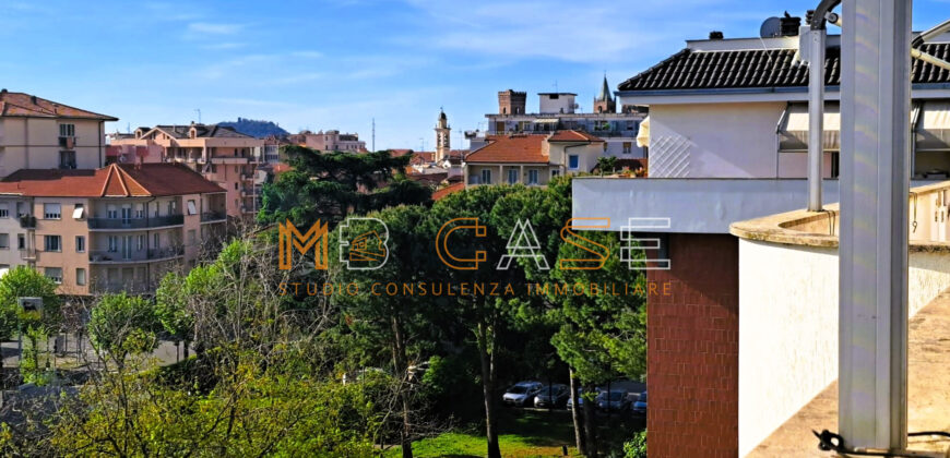 1 VENDITA ESCLUSIVO APPARTAMENTO-ATTICO CON BOX AUTO- Albenga, Zona Residenziale