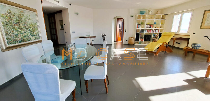 1 VENDITA ESCLUSIVO APPARTAMENTO-ATTICO CON BOX AUTO- Albenga, Zona Residenziale