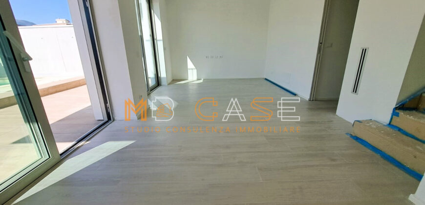 PRESTIGIOSO TRILOCALE DUPLEX NUOVO con PISCINA