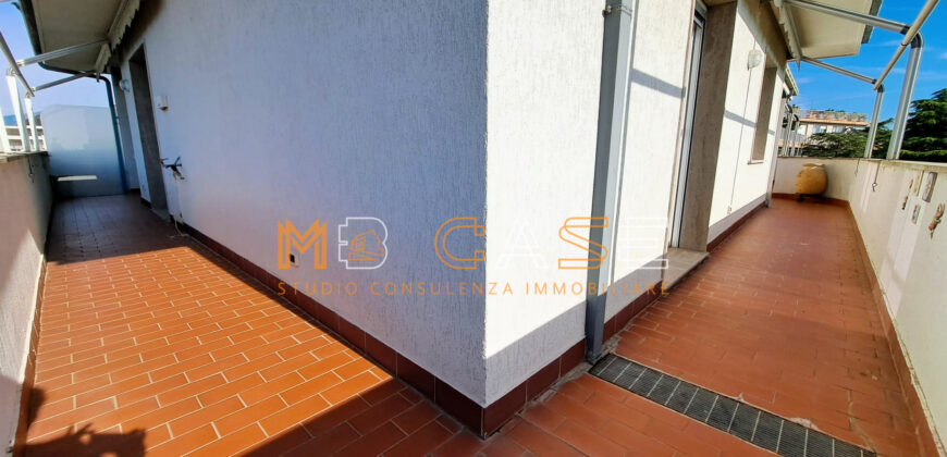 1 VENDITA ESCLUSIVO APPARTAMENTO-ATTICO CON BOX AUTO- Albenga, Zona Residenziale